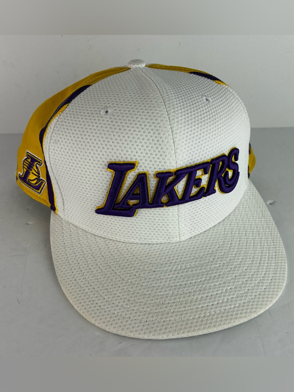 New Era 59Fifty L.A. Lakers NBA Baseball Cap NWOT
